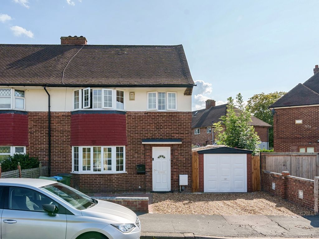 3 bed semidetached house for sale in Altash Way, London SE9, £500,000