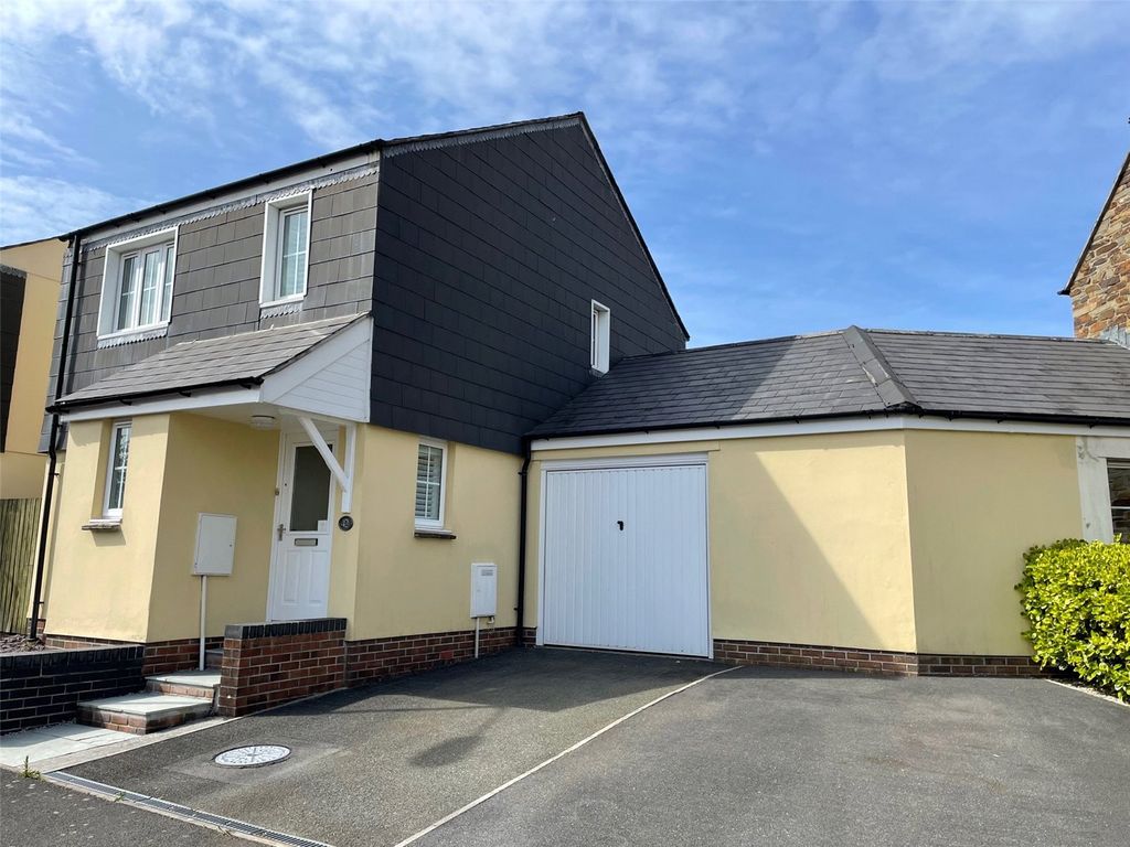 3 bed linkdetached house for sale in College Green, Bodmin, Cornwall