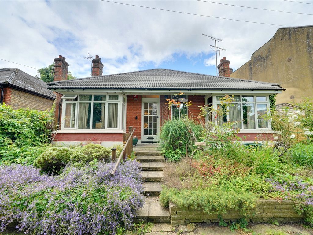 3 bed bungalow for sale in River View, Enfield EN2, £900,000 Zoopla