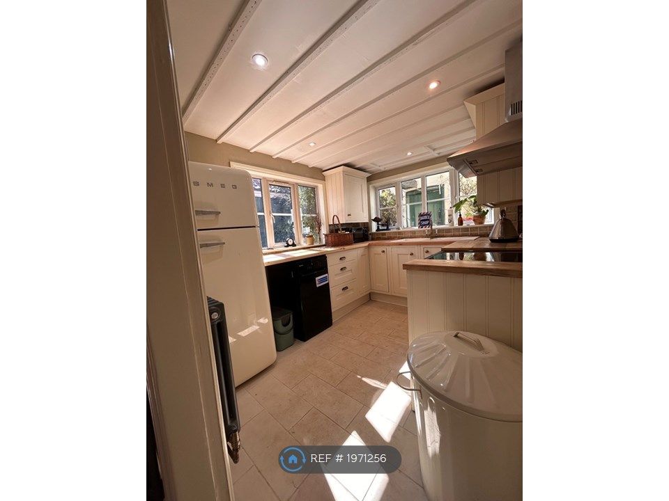 5 bed detached house to rent in High Street, Norwich NR20, £1,350 pcm