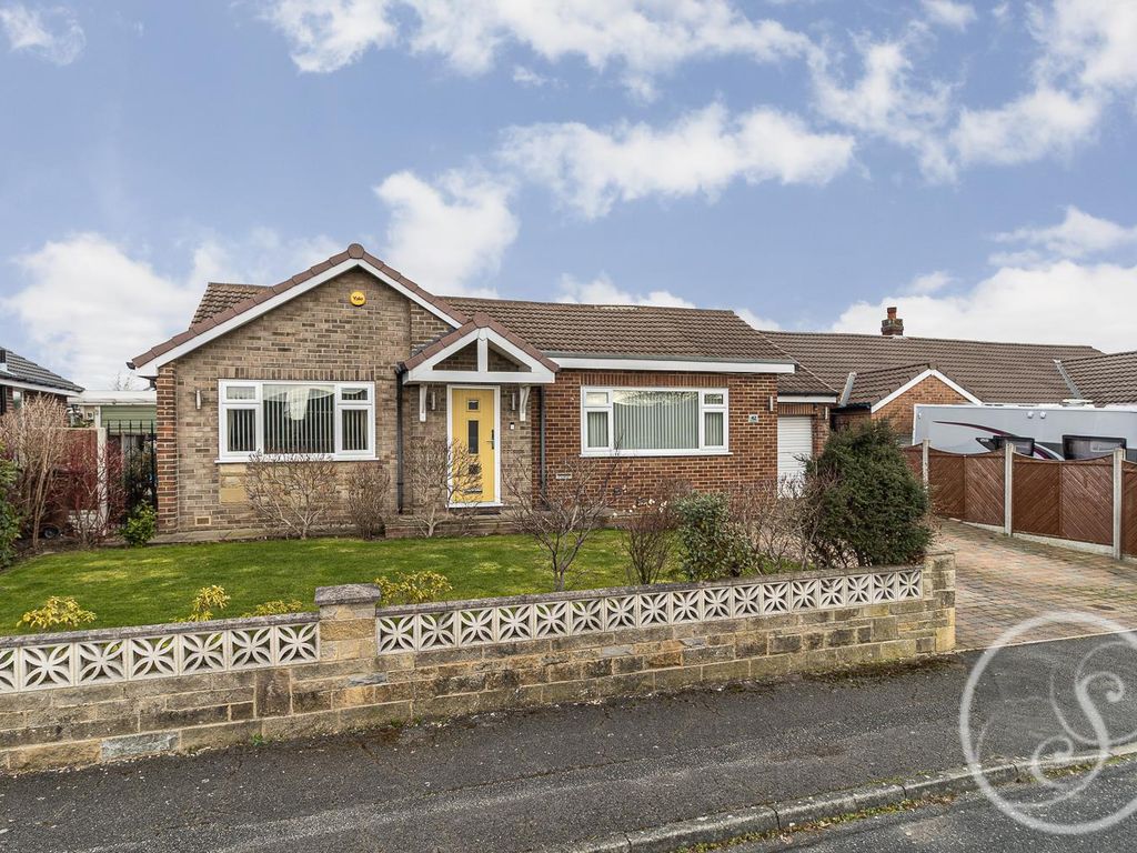 4 bed detached bungalow for sale in Templegate Close, Leeds LS15, £