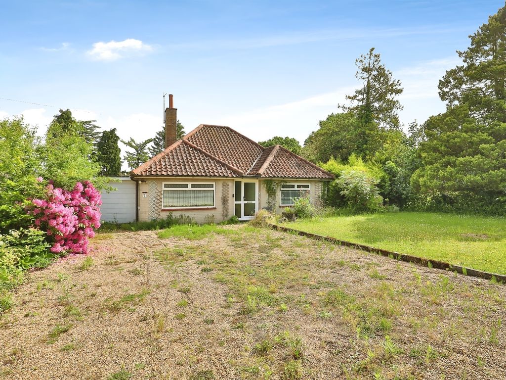 3 bed detached bungalow for sale in Drayton High Road, Drayton, Norwich