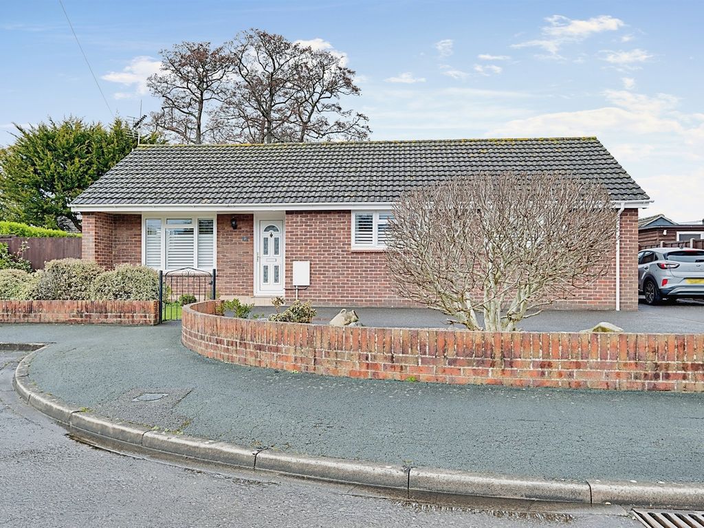 3 bed detached bungalow for sale in Gordon Way, Burton, Christchurch