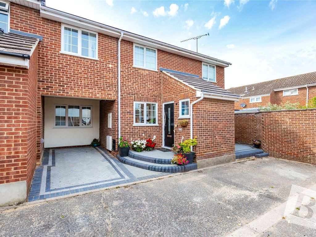 3 bed end terrace house for sale in Paddock Drive, Chelmsford, Essex