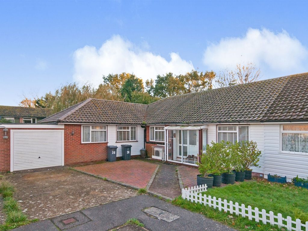 3 bed semidetached bungalow for sale in Barons Way, Polegate BN26 Zoopla