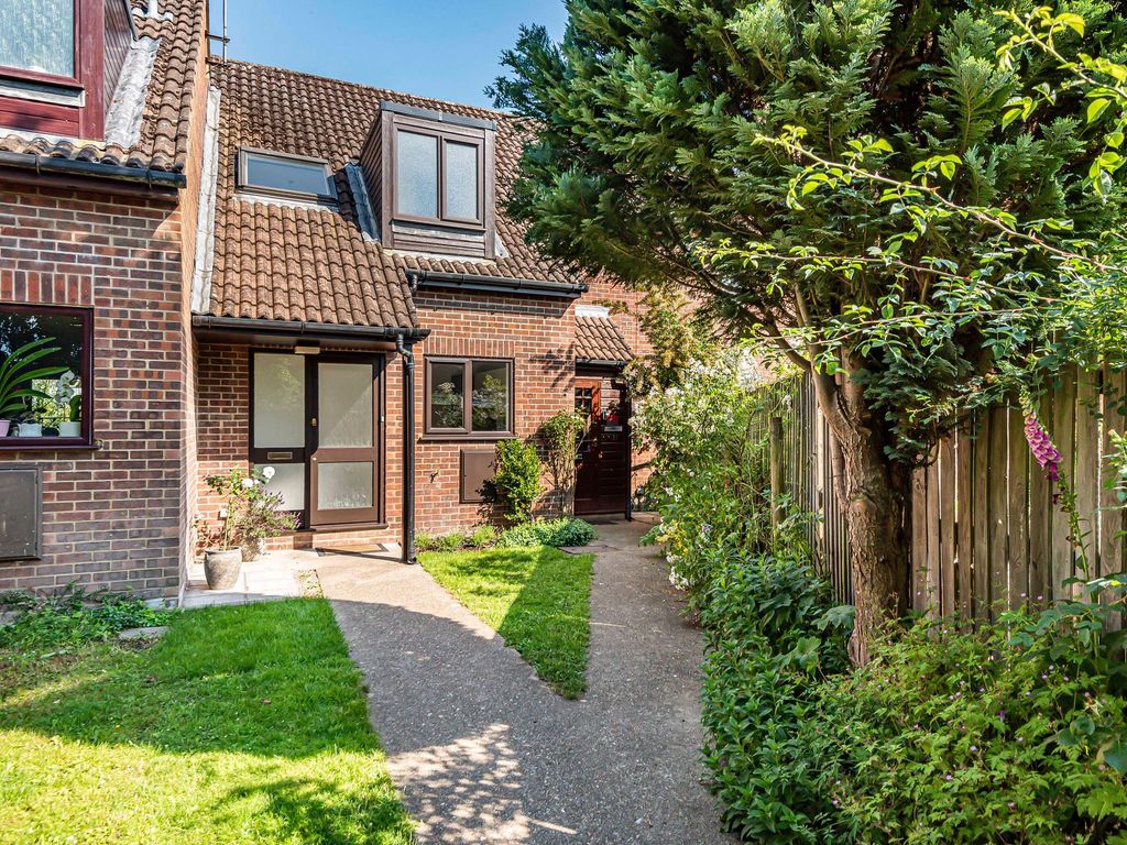 2 bed terraced house for sale in Hedge Lea, Wooburn Green HP10 Zoopla