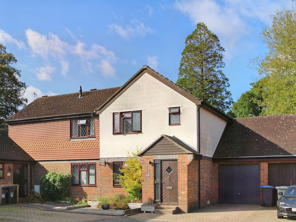 2 bed semidetached house for sale in Glebelands, Crawley Down RH10, £