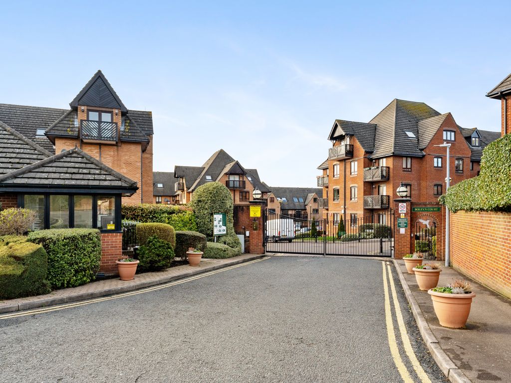 2 bed flat for sale in Boleyn Court, Epping New Road, Buckhurst Hill
