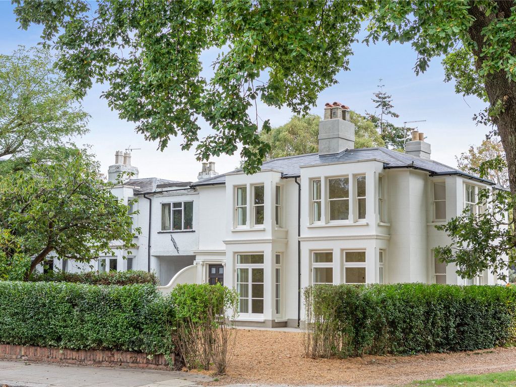 3 bed detached house for sale in Hadley Green, EN5, £1,250,000