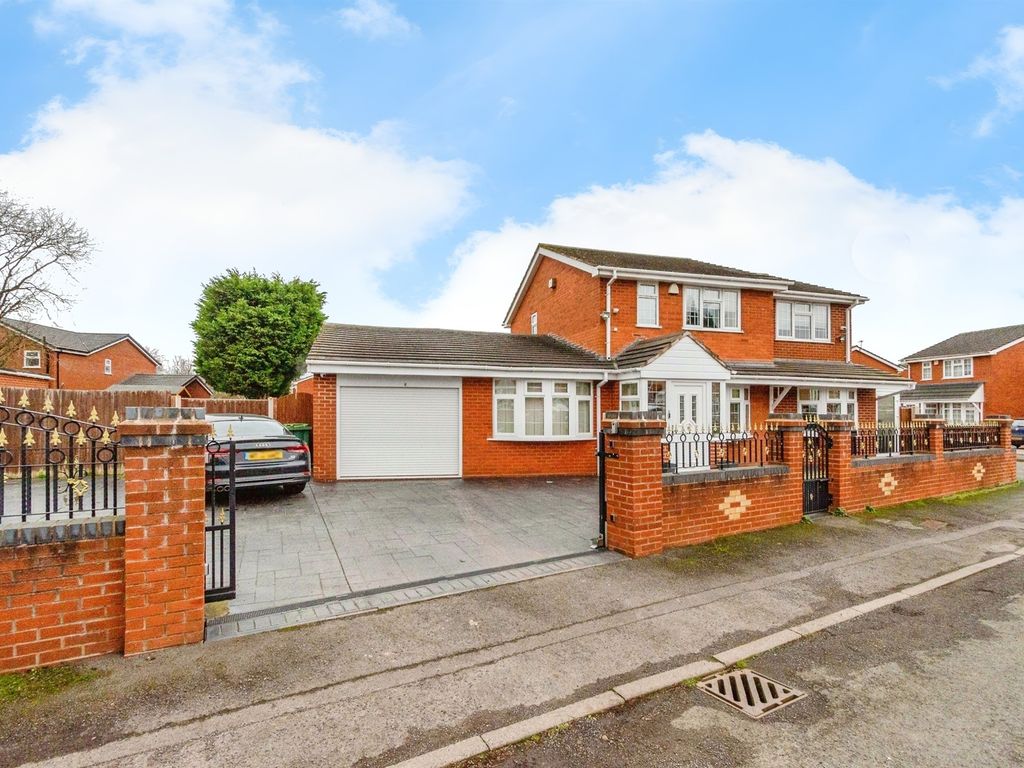 5 bed detached house for sale in Fawley Close, Willenhall WV13, £