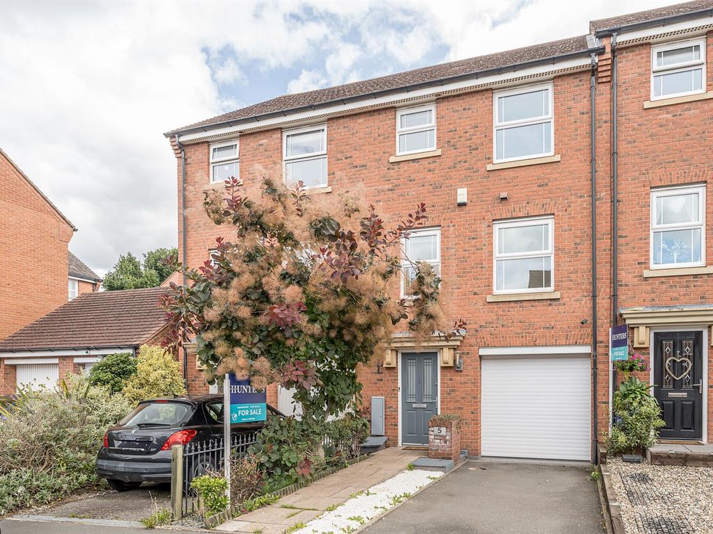 4 bed town house for sale in Kirkpatrick Drive, Wordsley DY8, £290,000