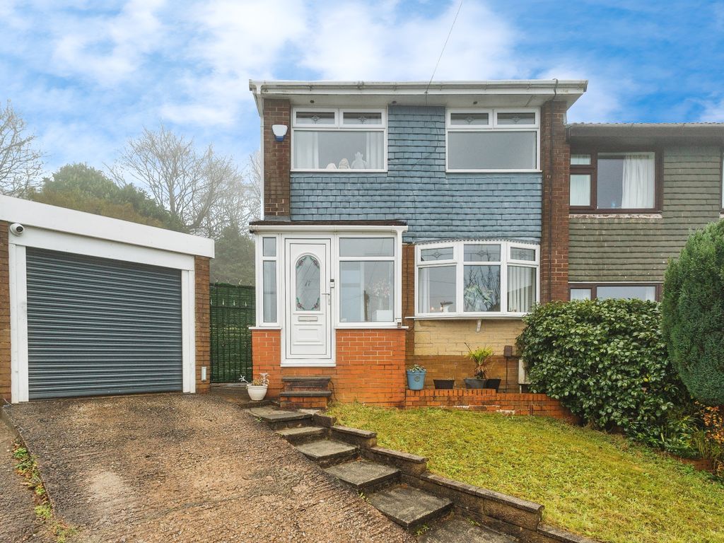 3 bed semidetached house for sale in Vicarage Close, Springhead