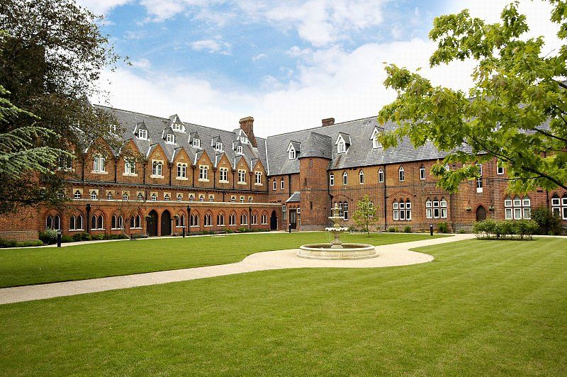 1 bed flat to rent in Convent Court, Hatch Lane, Windsor, Berkshire SL4