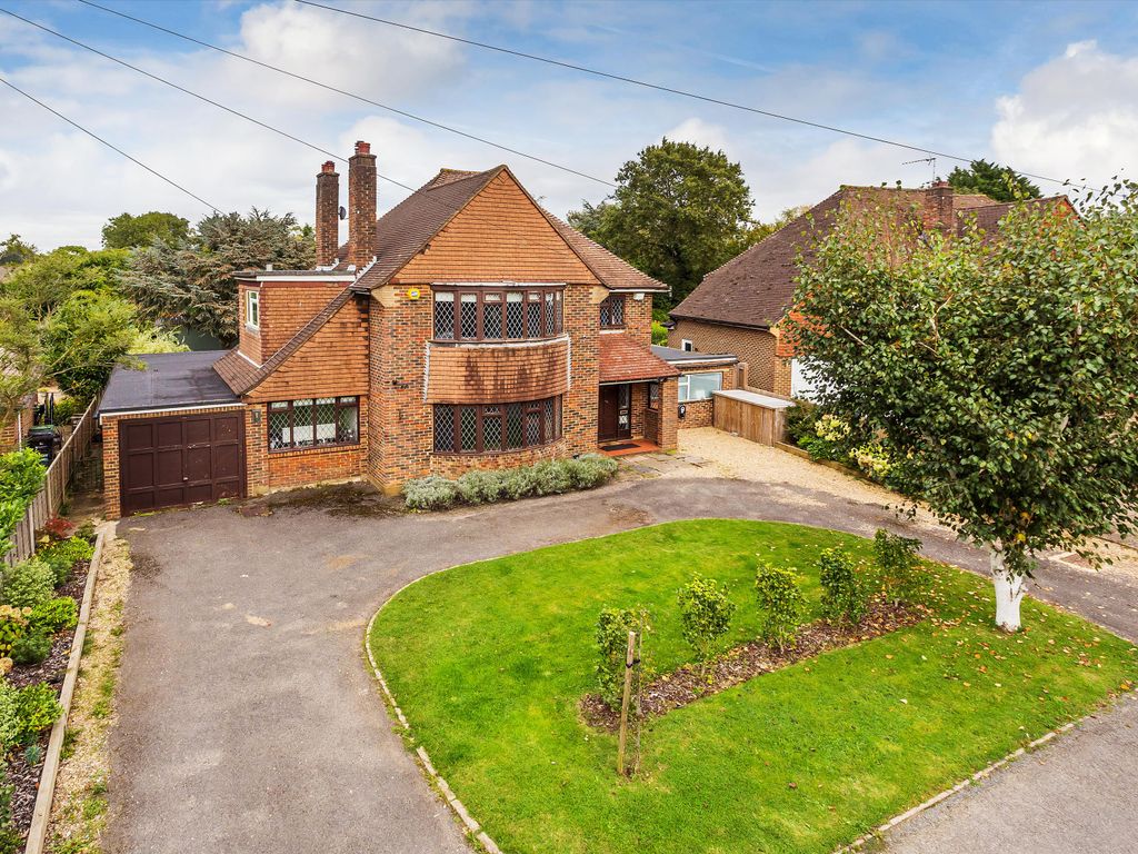 4 bed detached house for sale in Tudor Close, Great Bookham