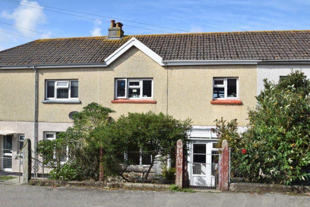 3 bed terraced house for sale in Meadowbank Road, Falmouth TR11, £