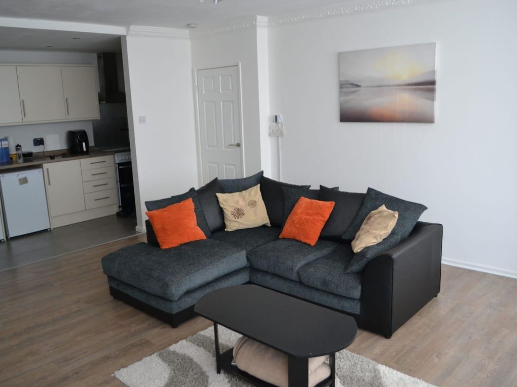 1 bed flat to rent in Swanston Grange, Dunstable Road, Luton LU4, £