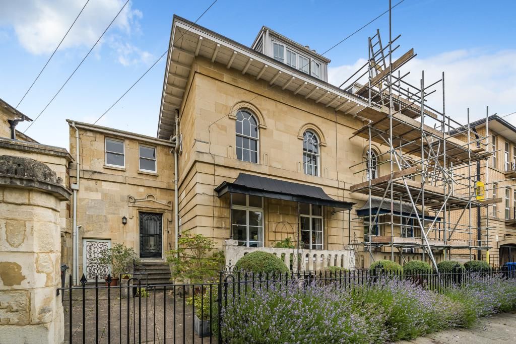 3 bed flat for sale in Reading, Berkshire, Grade II Apartment