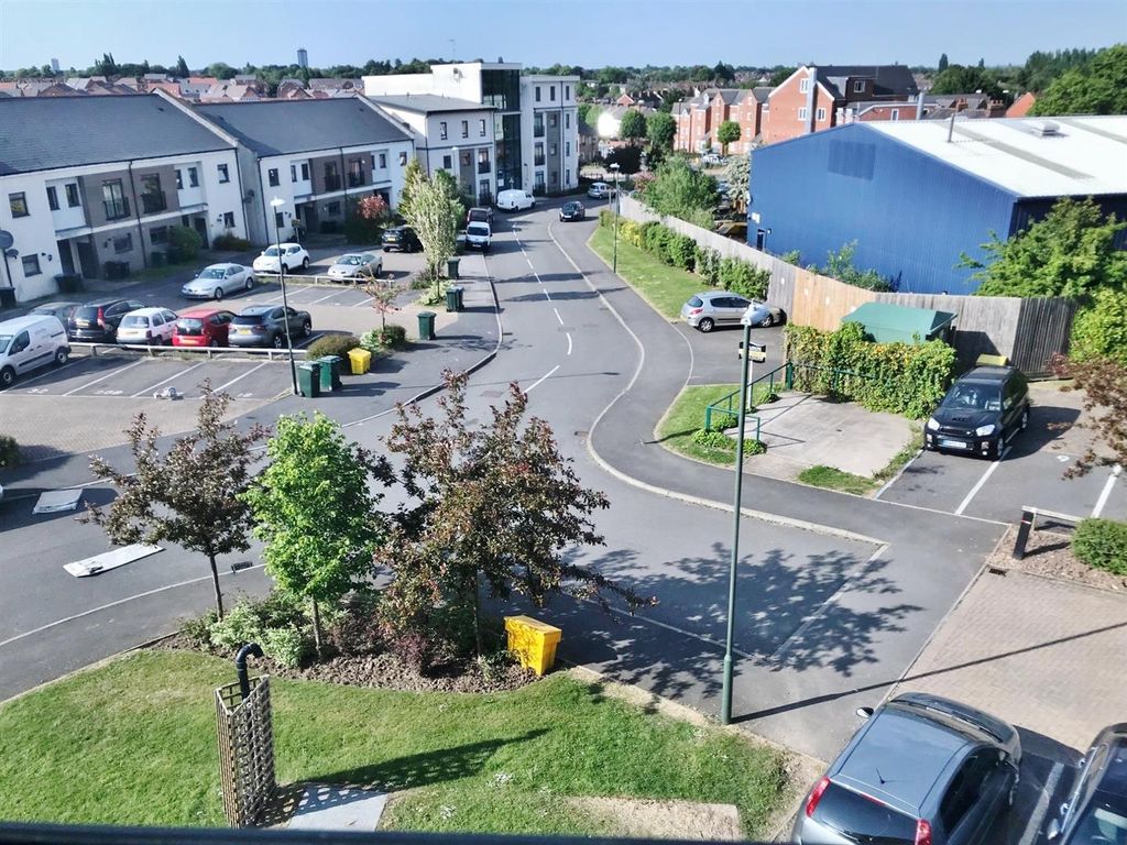 1 bed flat to rent in Calverly Court, Paladine Way, Coventry CV3, £850