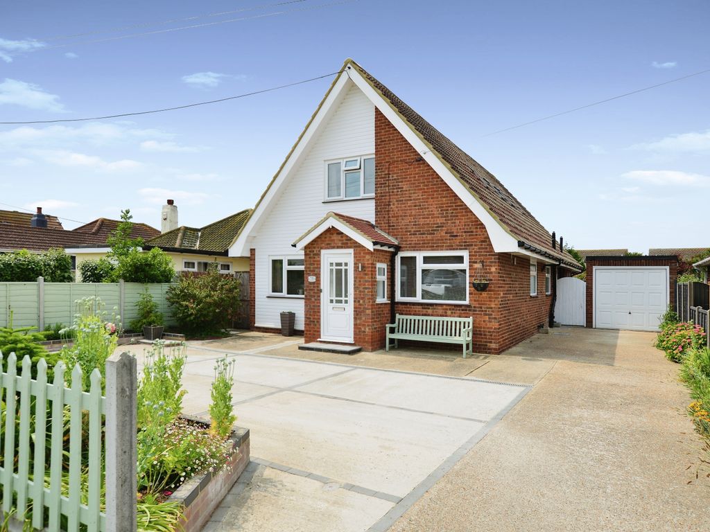 5 bed bungalow for sale in Hardy Road, Greatstone, New Romney TN28 Zoopla