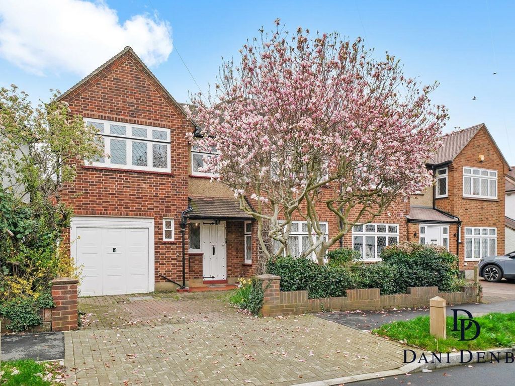 4 bed semidetached house for sale in Trevelyan Crescent, Kenton