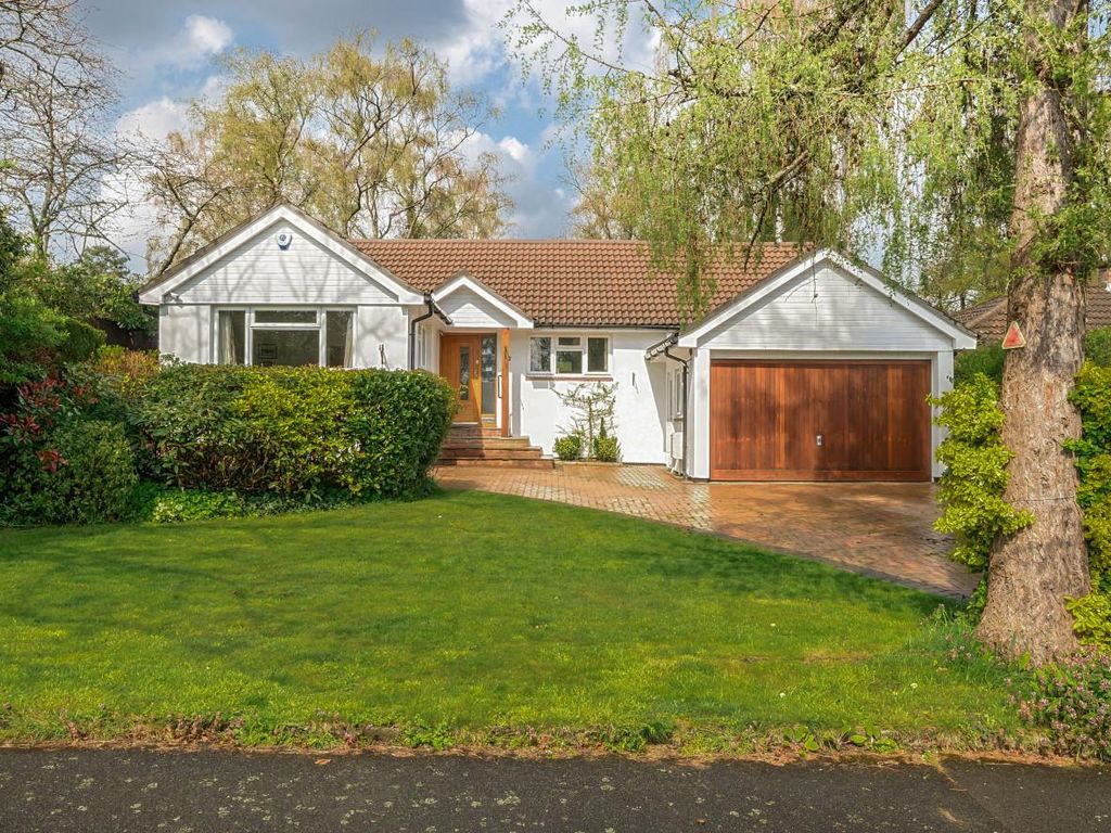 4 bed detached bungalow for sale in Gordon Road, Hiltingbury, Chandlers