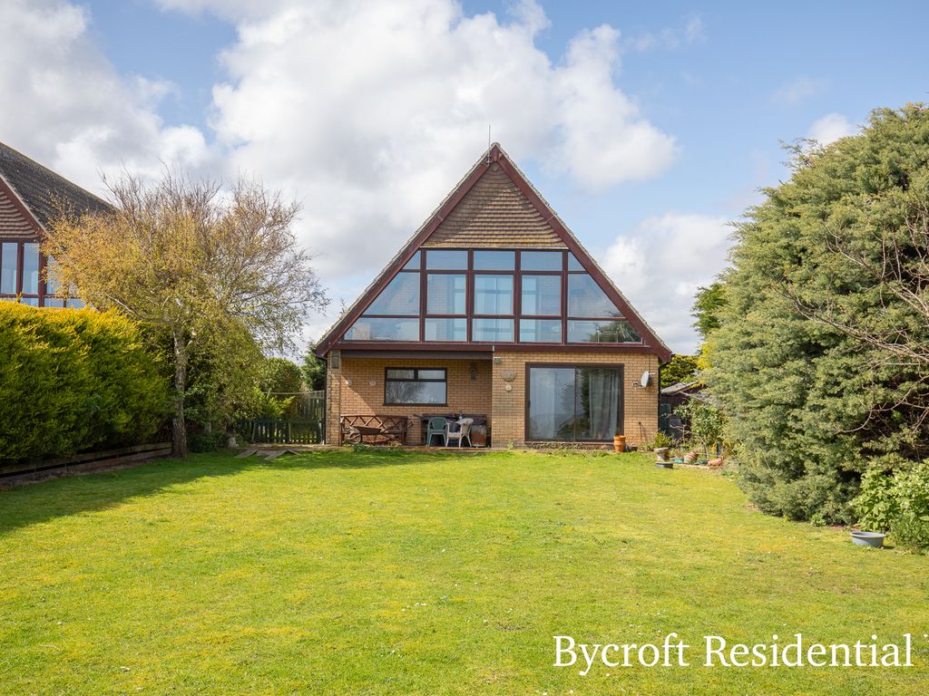 4 bed detached house for sale in Bush Road, WintertonOnSea, Great