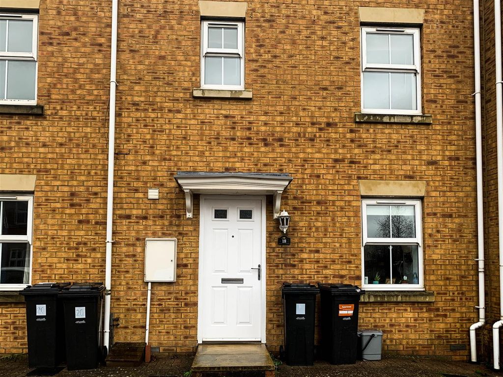 5 bed terraced house to rent in Wright Way, Stapleton, Bristol BS16, £