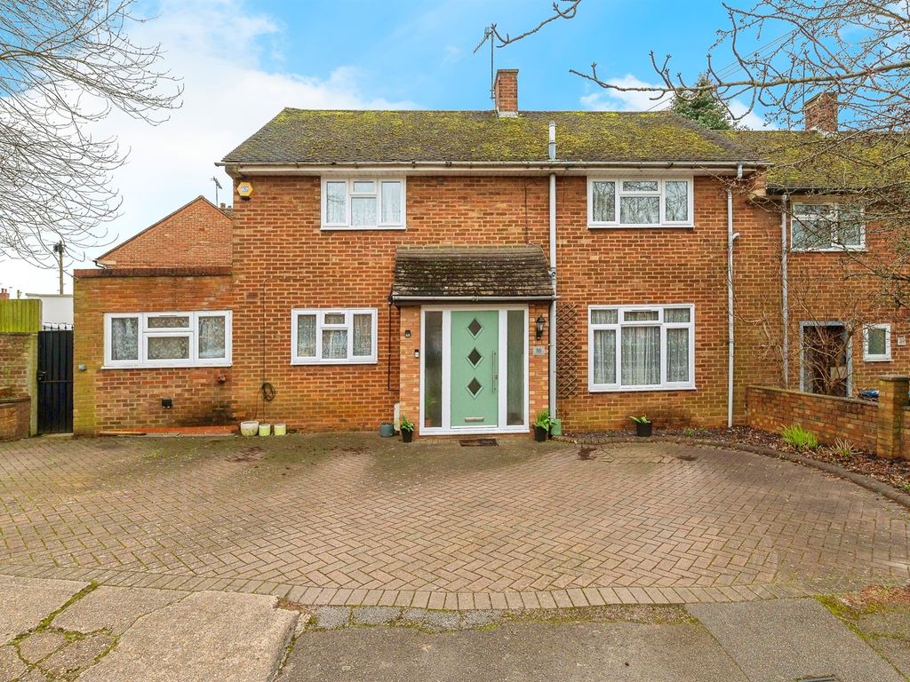 4 bed end terrace house for sale in Hobletts Road, Hemel Hempstead