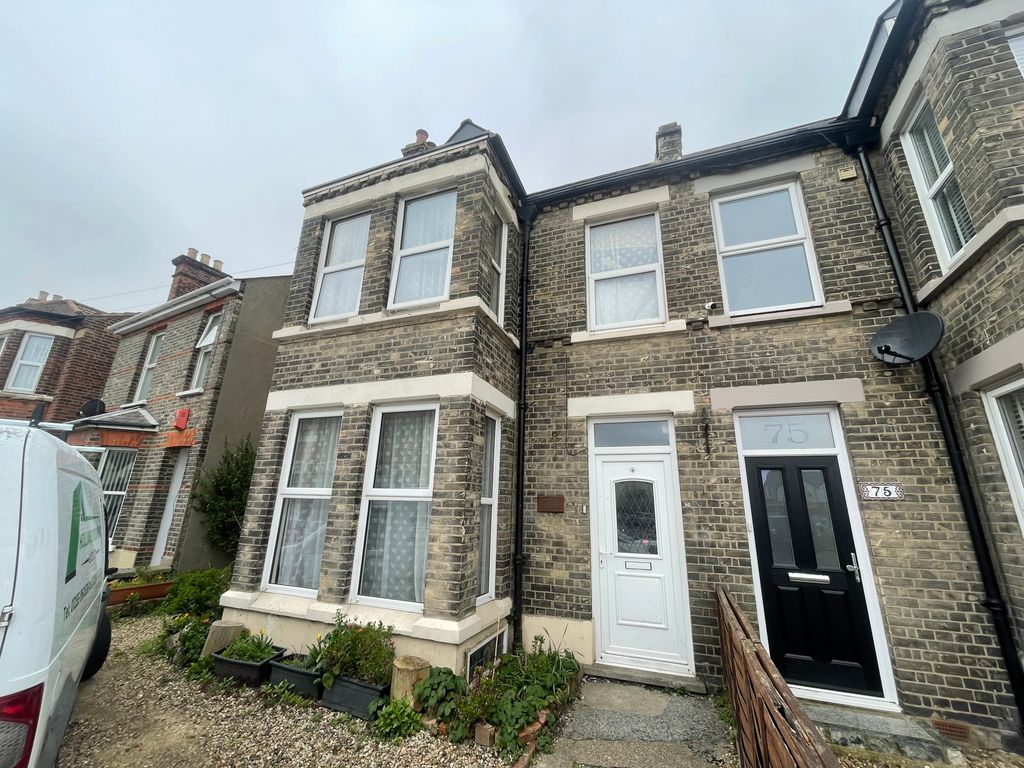 5 bed property to rent in Old Road, ClactonOnSea CO15 Zoopla