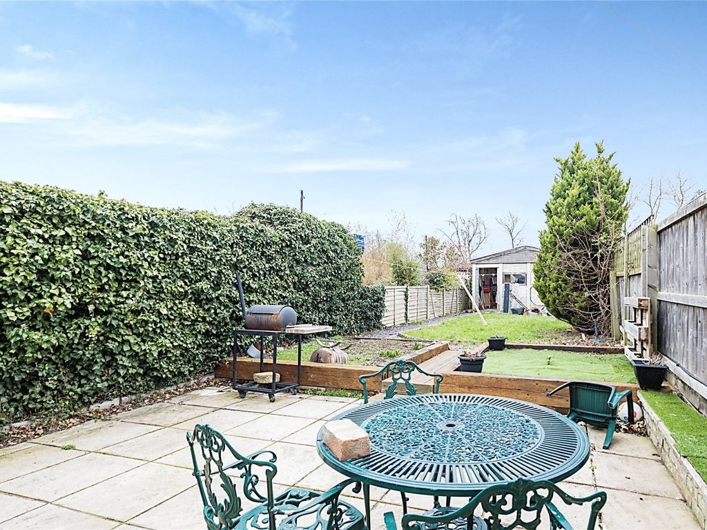 3 bed terraced house for sale in Ferndale Road, Swindon, Wiltshire SN2