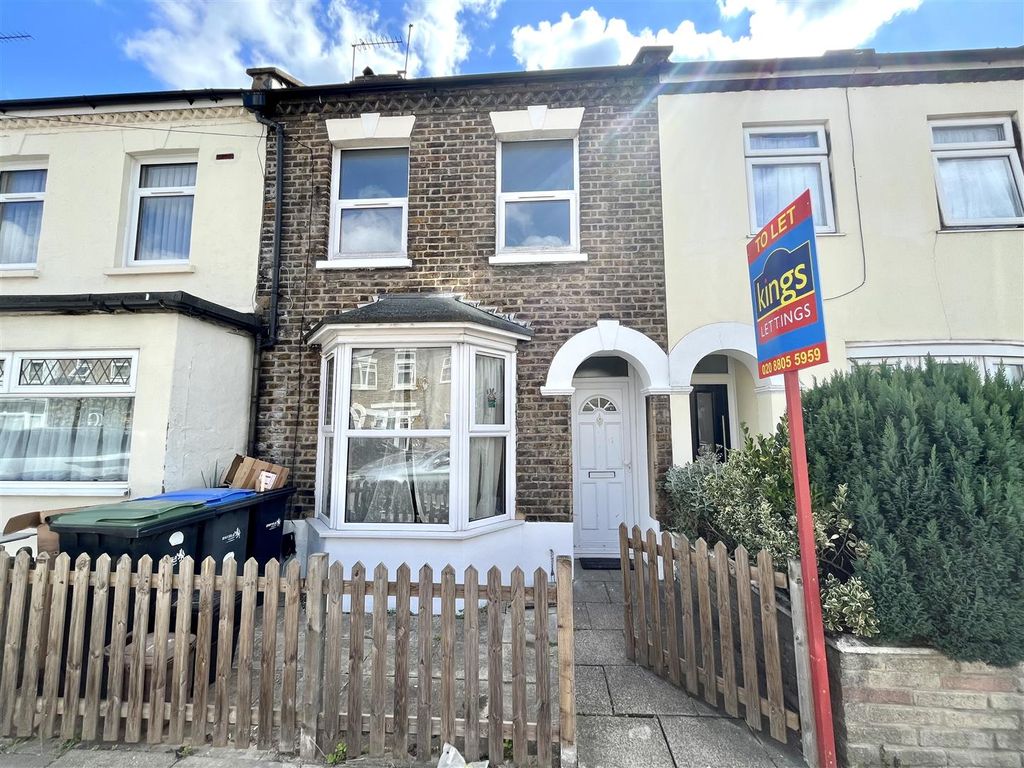 3 bed terraced house to rent in Sutherland Road, Ponders End, Enfield