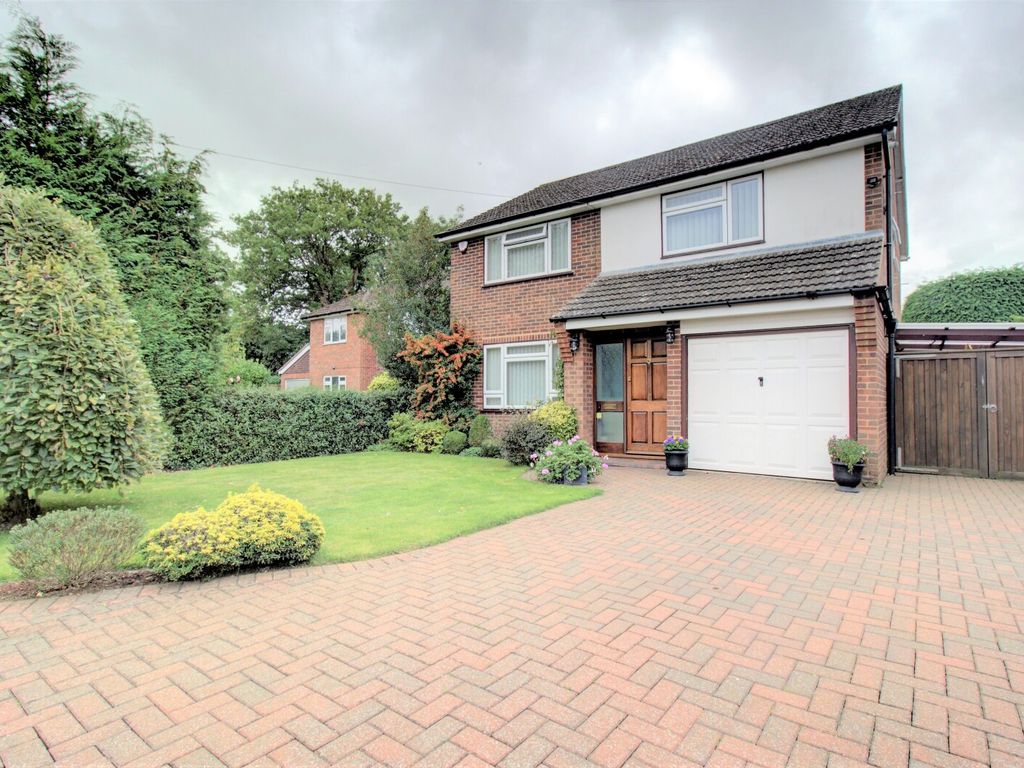 4 bed detached house for sale in Hoppers Way, Great Kingshill, High