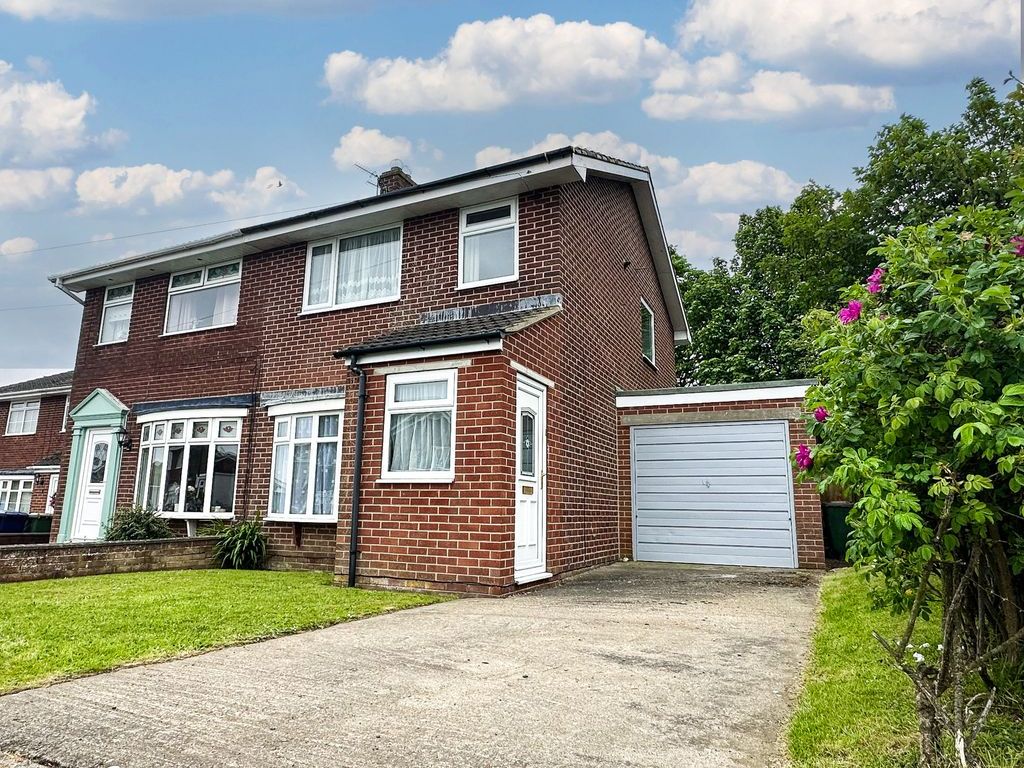 3 bed semidetached house for sale in York Road, Brotton, SaltburnBy