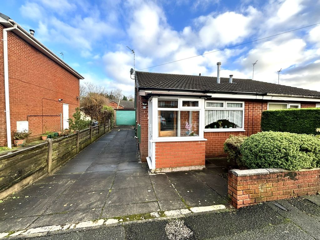 1 bed semidetached bungalow for sale in Alma Street, Radcliffe M26, £