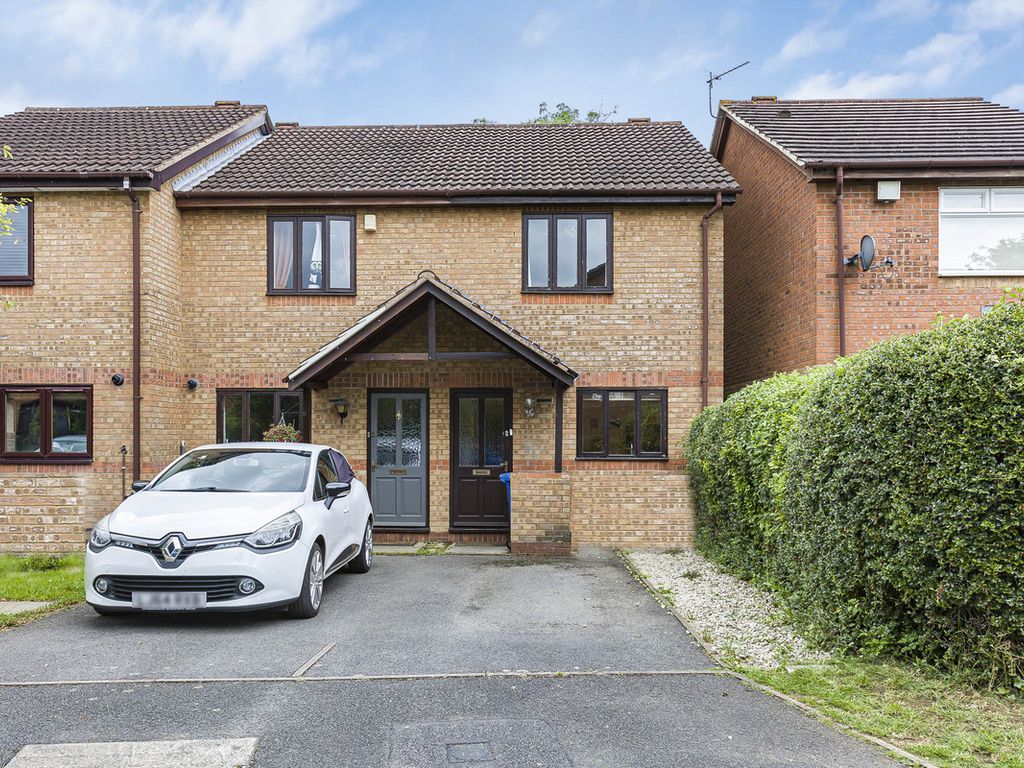 2 bed end terrace house for sale in Coopers Green, Bicester OX26, £