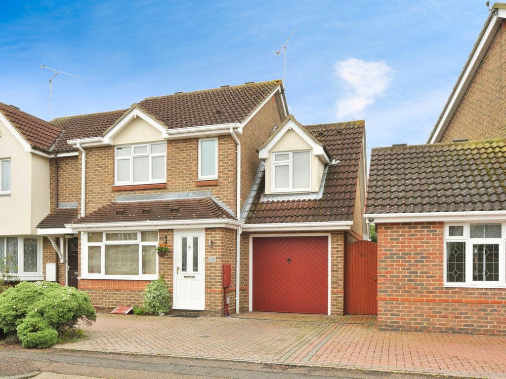 3 bed semidetached house for sale in Frobisher Way, Shoeburyness