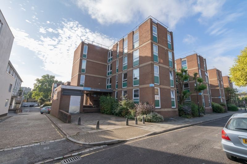 2 bed flat to rent in Vanbrugh Court, Wincott Street, London SE11 Zoopla