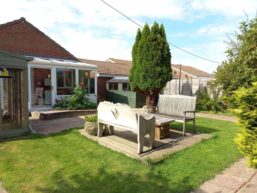 3 bed bungalow for sale in Sunningdale Gardens, Bognor Regis PO22 Zoopla