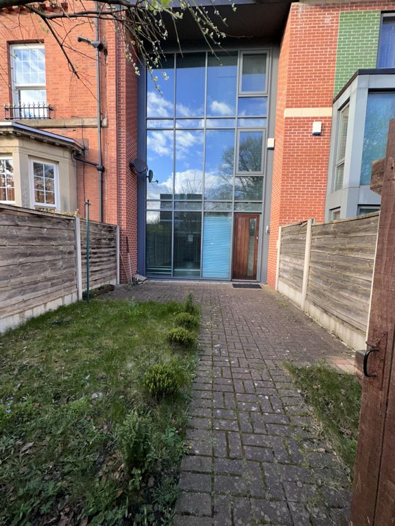 4 bed town house to rent in Bury Old Road, Salford M7 Zoopla