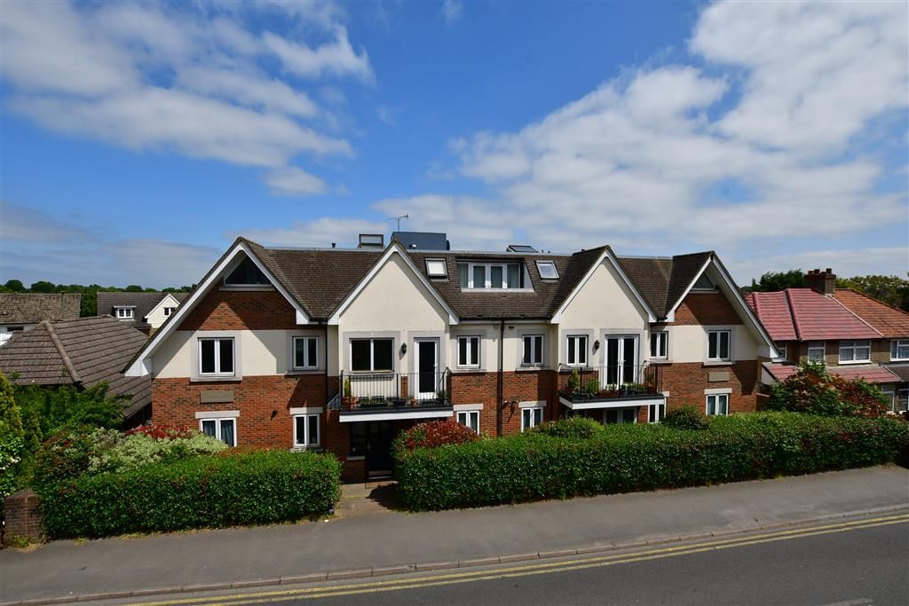 2 bed flat for sale in Coulsdon Road, Caterham, Surrey CR3 Zoopla