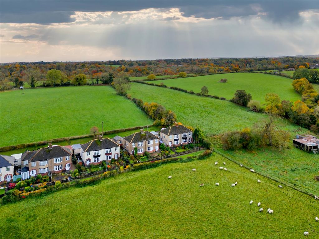 3 bed semidetached house for sale in Priory Villas, Richmond DL10, £