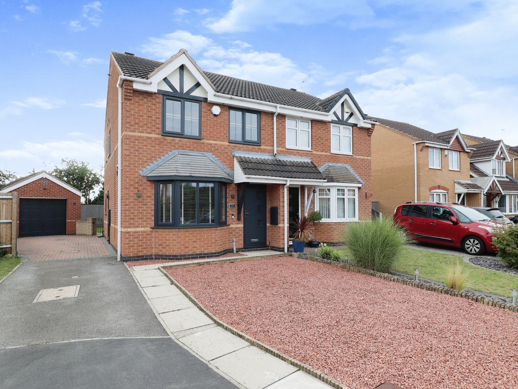 3 bed semidetached house for sale in Springwood Close, Doncaster DN3