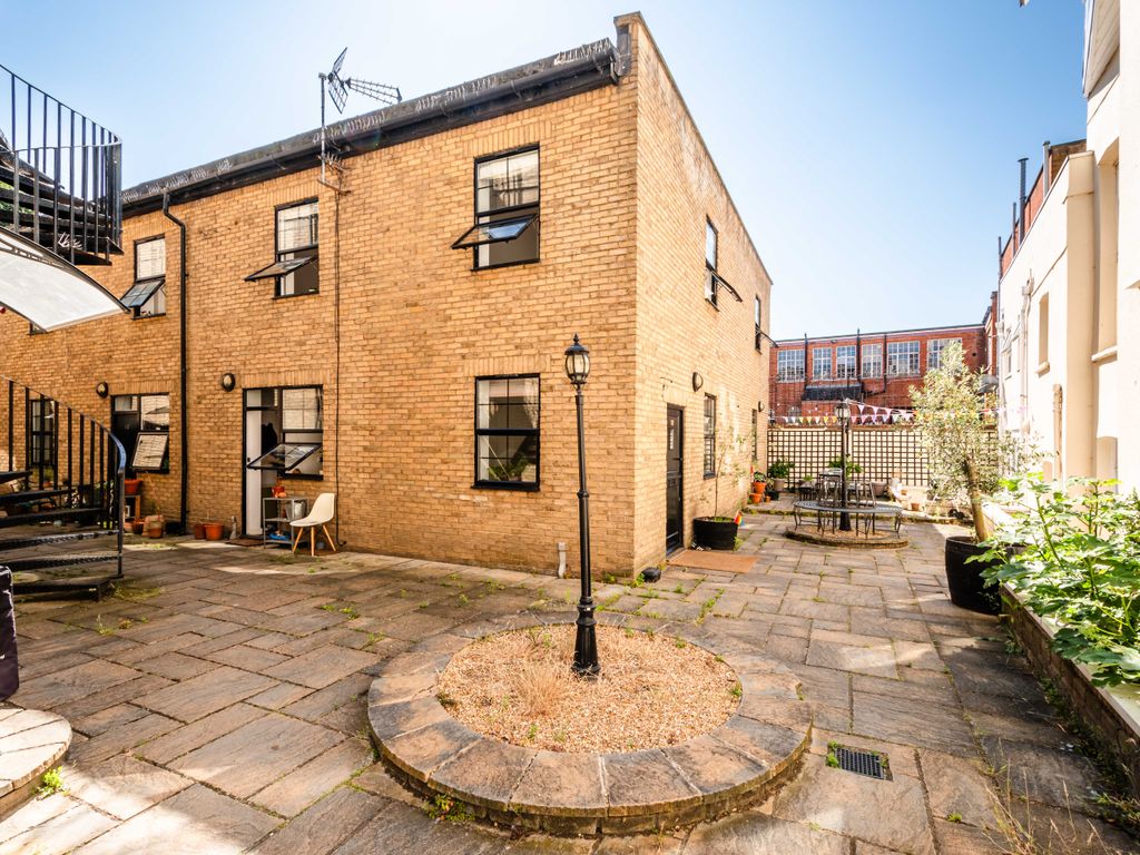 2 bed detached house for sale in Shore Road, London E9 Zoopla