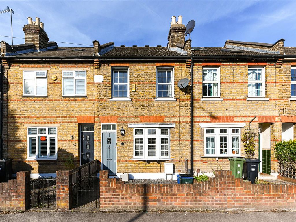 2 bed terraced house for sale in Chigwell Road, London E18, £475,000