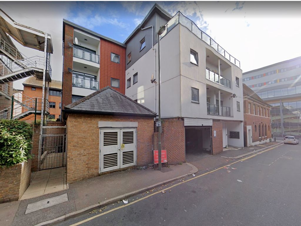 2 bed flat to rent in Clarendon Road, Redhill RH1 Zoopla