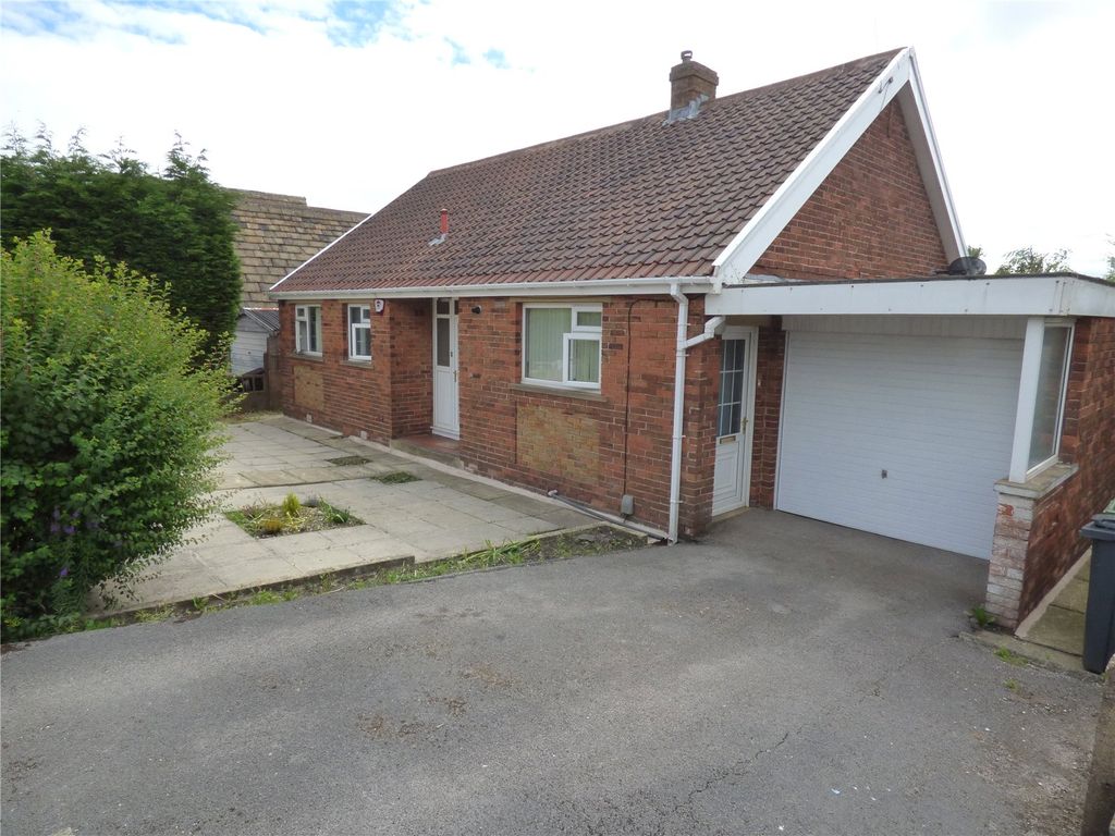2 bed bungalow to rent in Skelton Crescent, Crosland Moor, Huddersfield