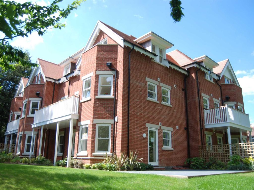 Meyrick Park Crescent, Meyrick Park, Bournemouth BH3