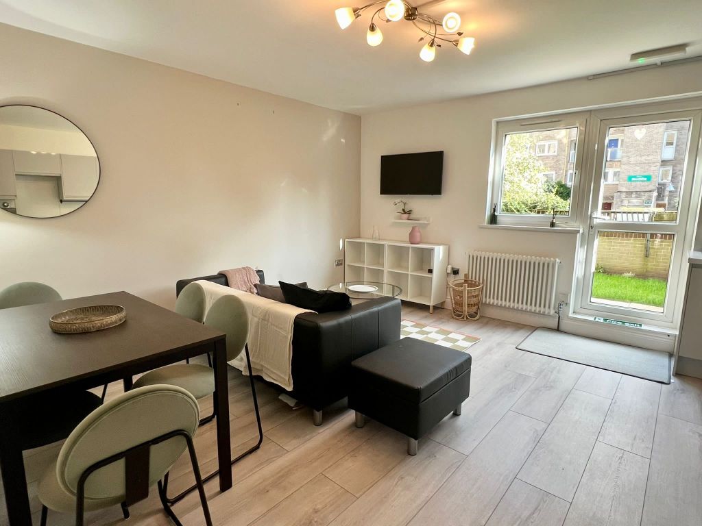 4 bed flat to rent in Ampthill Square, Euston, Camden, Ucl, West End, Eversholt Street