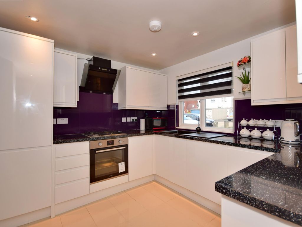 2 bed terraced house to rent in Limes Avenue, Chigwell IG7 Zoopla