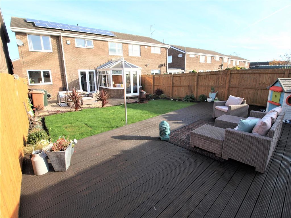 4 bed semidetached house for sale in Brookside, Dudley, Cramlington